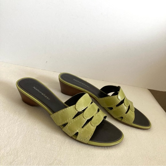 Naturalizer slides - Picture 1 of 10